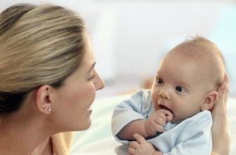 When a newborn baby begins to hear