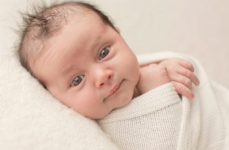 When a newborn begins to see