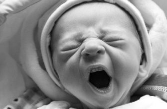why does a newborn's chin shake