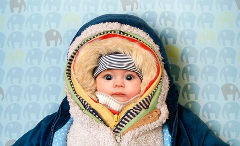 How to dress a newborn for a walk