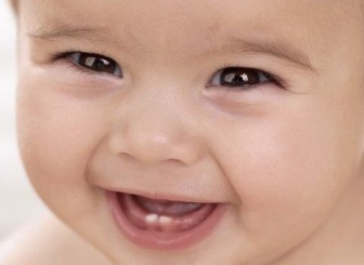 The child’s teeth are being cut