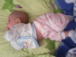 why the baby is arching her back and crying