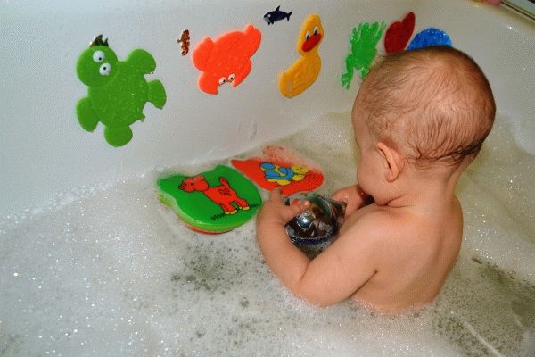 the child is afraid to bathe in the bathroom what to do