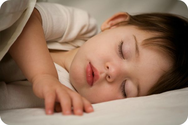 baby grinds his teeth in his sleep