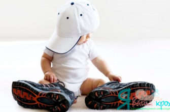 baby in shoes