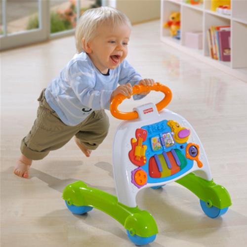 When the child began to walk along the support - offer him a safe machine with a handle. The kid will follow her, holding on to the handles.