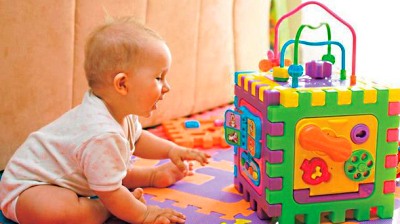 baby development at 6 months of play