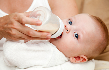 artificial feeding of the child