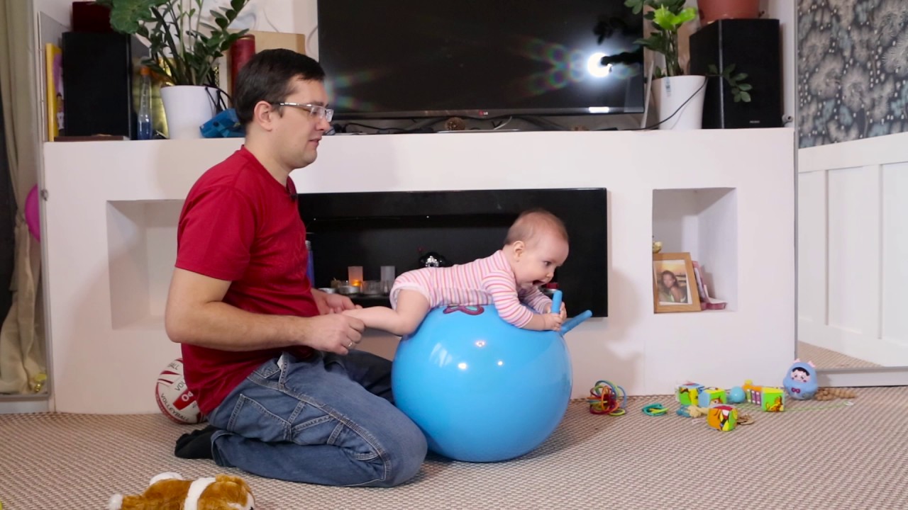 baby-tummy-on-fitball