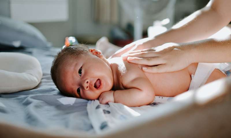 lay out the baby on the tummy