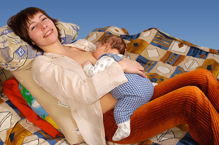 Baby feeding position on mom