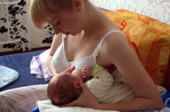 breastfeeding poses