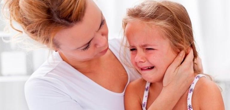 the child is afraid of doctors