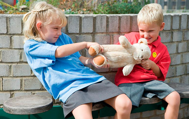 children-share-toy