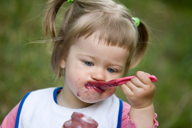 In general, the introduction of beets earlier than at 8 months is permissible only to bring stool back to normal.