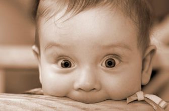 baby-bites-while-breastfeeding