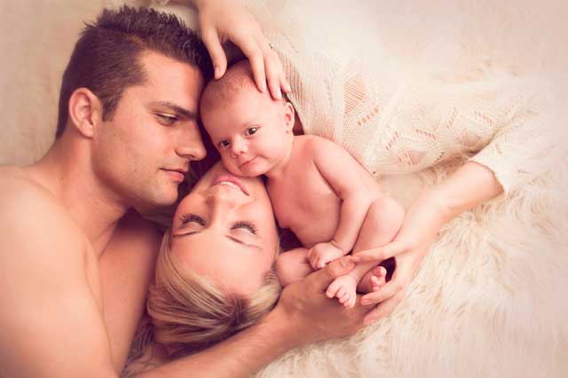 dad with newborn