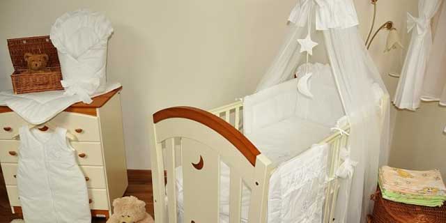canopy bed