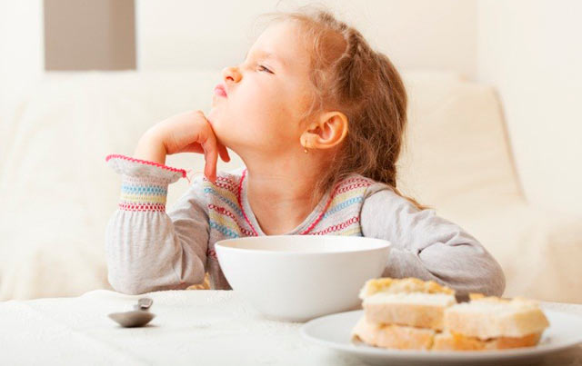 does not eat in the kindergarten what to do