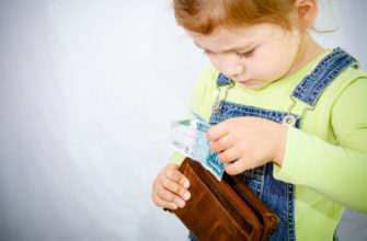 child steals money
