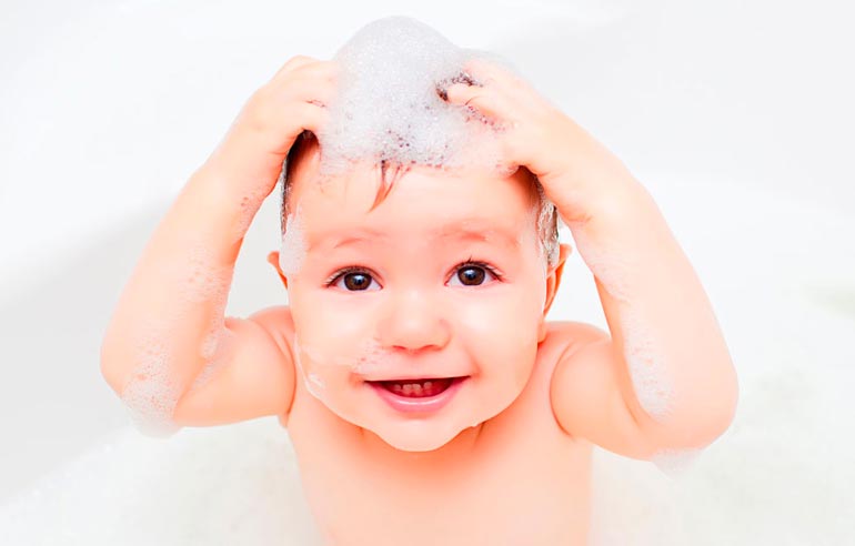 how to wash a child’s head