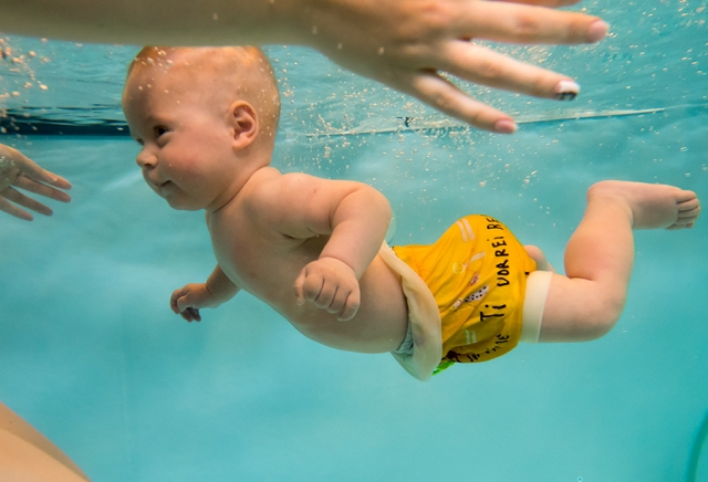 baby dives