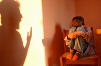 parents scream at the child