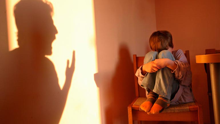 parents scream at the child