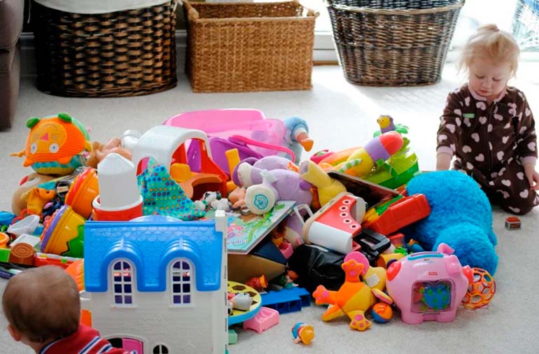 How to teach a child to clean his toys